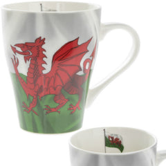 Welsh Wavy Flag Mug|Mwg Baner Cymru