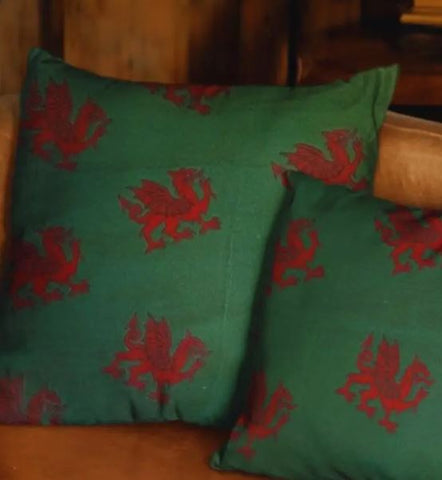 Welsh Dragon Cushion|Clustog Gwyrdd Draig Goch