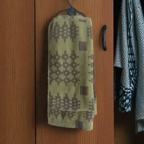 Green Welsh Tapestry Design Scarfs|Sgarff Cynllun Carthen Gwyrdd