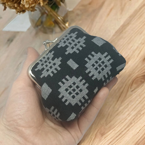 Black Vintage Style Coin Purse |Pwrs Patrwm Carthen (Du)