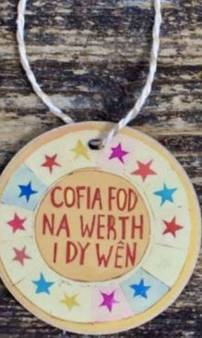 Cofia Fod Na Werth i Dy Wen Hanging Decoration|Addurn Cofia Fod Na Werth i Dy Wen