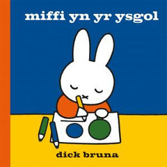 Miffi yn yr ysgol