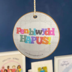 Penblwydd Hapus Hanger (tapestry design)|Addurn Penblwydd Hapus (patrwm carthen)