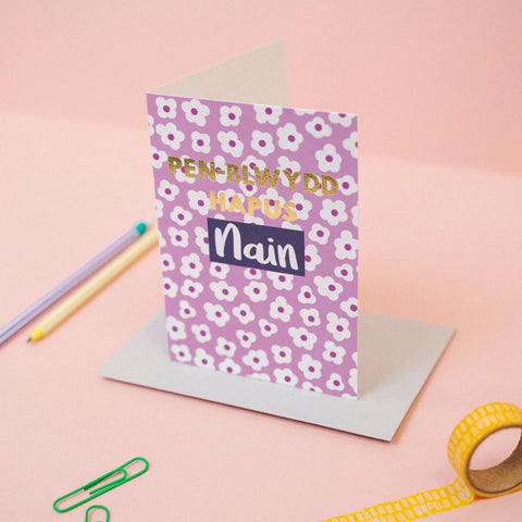 Pen-blwydd Hapus Nain