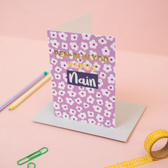 Pen-blwydd Hapus Nain