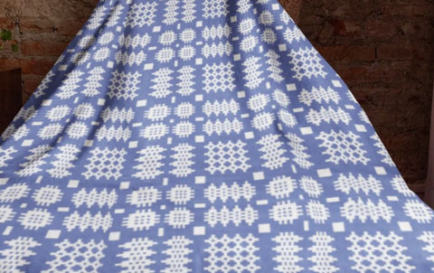 Welsh Tapestry Print Throws (Blue & White)|Planced Patrwm Carthen (Glas a Gwyn)