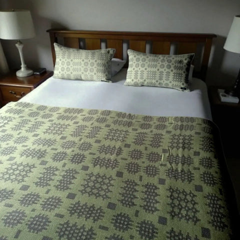 Welsh Tapestry Print Throw (Sage)|Planced Patrwm Carthen (Gwyrdd)