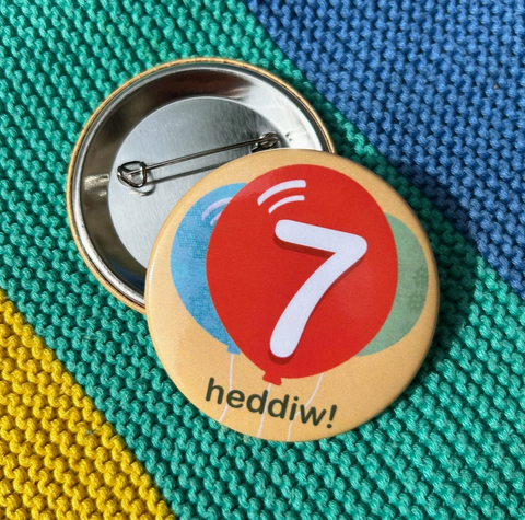 7 Heddiw Badge|Bathodyn 7 Heddiw