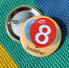 8 Heddiw Badge|Bathodyn 8 Heddiw