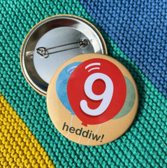 9 Heddiw Badge|Bathodyn 9 Heddiw