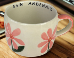 Nain Arbennig Mug (Pink Daisy)|Mwg Nain Arbennig (Blodau Pinc)