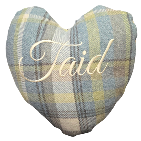 Taid Heart Shaped Wool Touch Embroidered Cushion|Clustog Siap Calon Taid