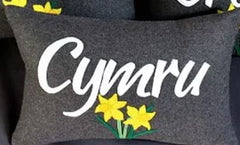 Cymru and Daffodils Cushion|Clustog Cymru a Cennin